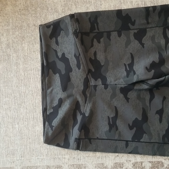 Pink Camo Leggings - Picture 2 of 7